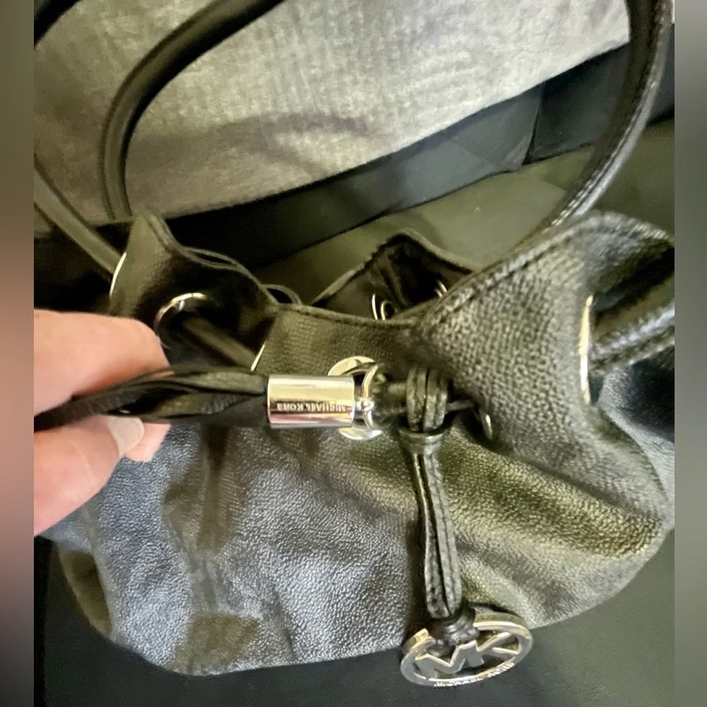 MICHAEL KORS Signature East West RING TOTE PURSE BLACK
